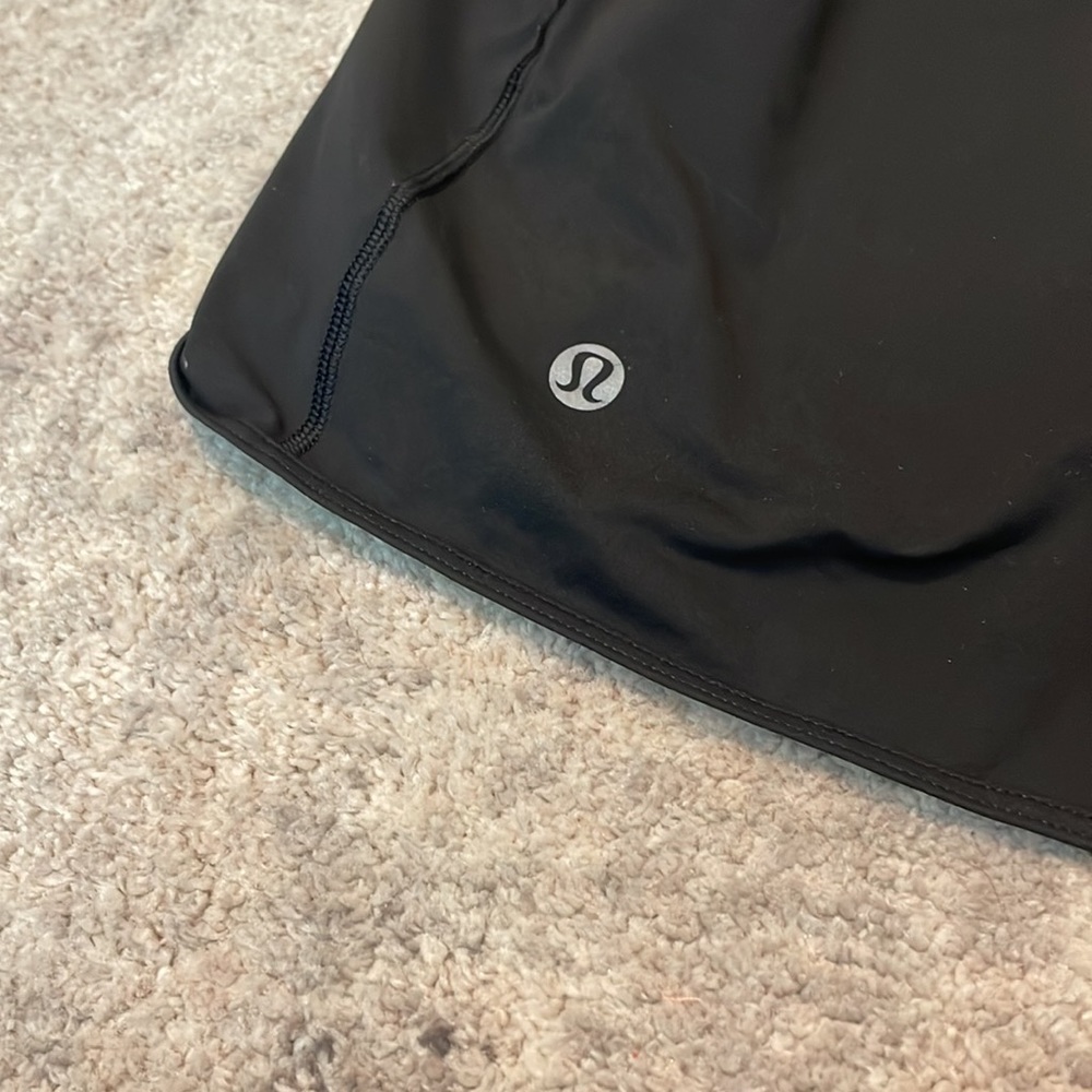 Lululemon Black Athletic Short - Size 6 - 2.5 Inseam - Picture 3 of 4